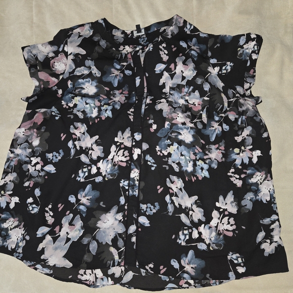 3 For $60. Simply Vera Vera Wang Black Floral Blouse - Picture 7 of 11
